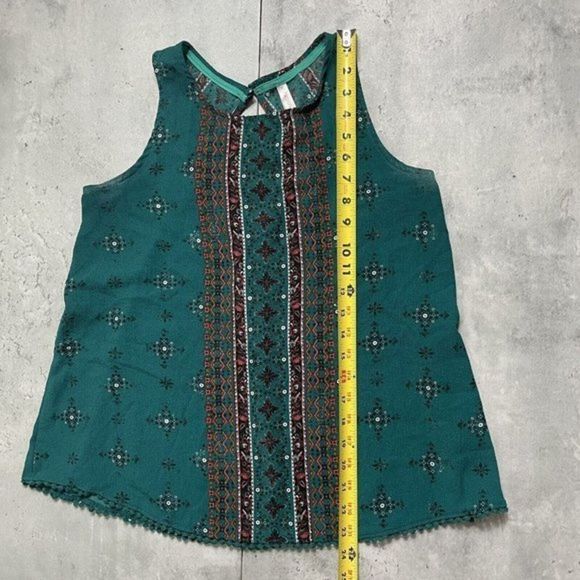 Xhilaration Womens Shirt Blouse Size M Green Embroidered Sleeveless Summer Top - Picture 9 of 9